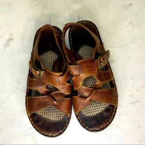 Born Pennywise Fisherman Strap Sandal in Brown. Size 7